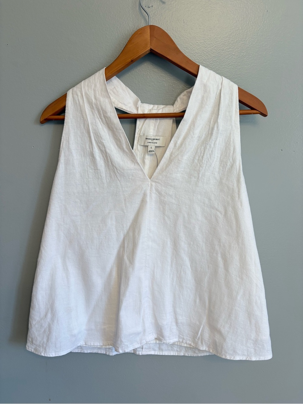 Banana Republic White V-Neck Linen-Blend Tank